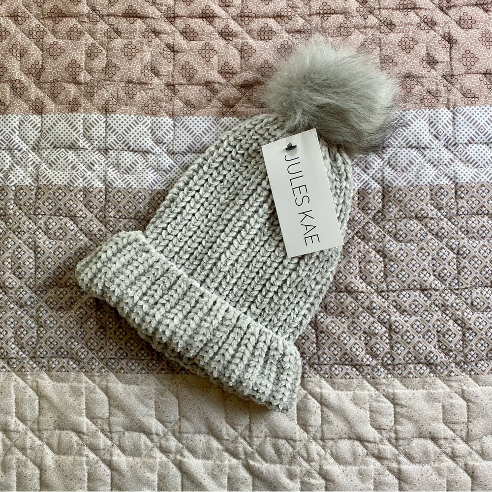 Jules & Kae Light Gray Silky Knit Fur Pom Beanie